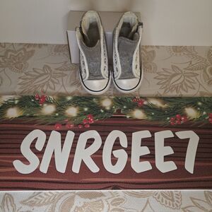 Converse Chuck Taylor Junior sz 4 Girls Glittery High Top Knit Sneaker 750600C